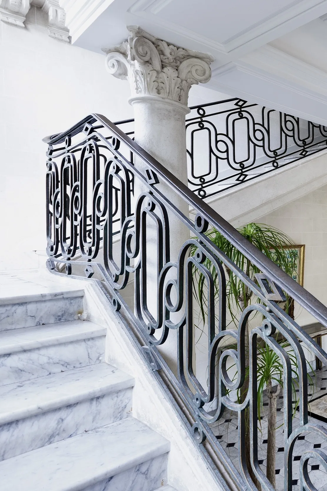 Escalier magistral Location privative Villa Polonia Cannes 06 resultat